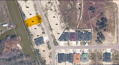 121 Heritage Park Dr, Rockport, TX 78382