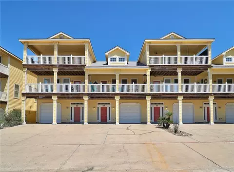 1833 S 11th St #F2, Port Aransas, TX 78373