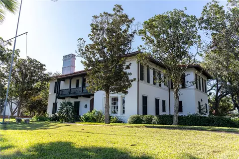 1717 Ocean Dr, Corpus Christi, TX 78404