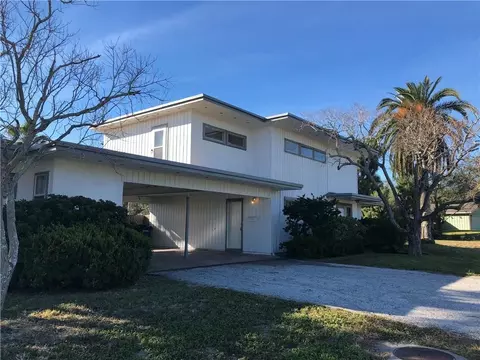 6073 Edgewater Dr, Corpus Christi, TX 78412