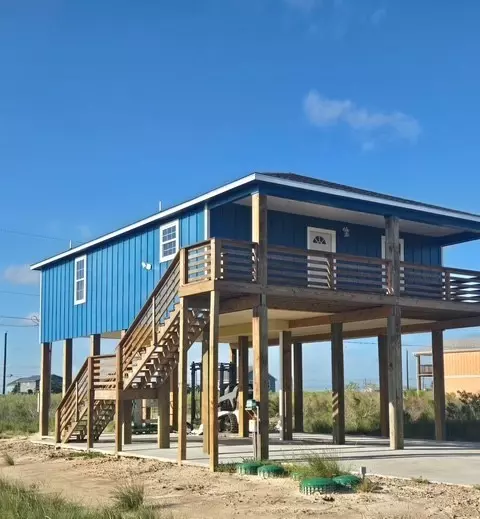 408 W Royal Oak Ln, Rockport, TX 78382