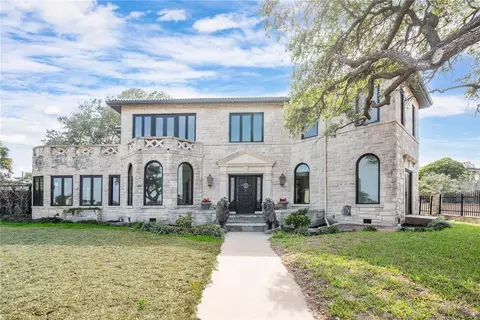 2717 Ocean Dr, Corpus Christi, TX 78404