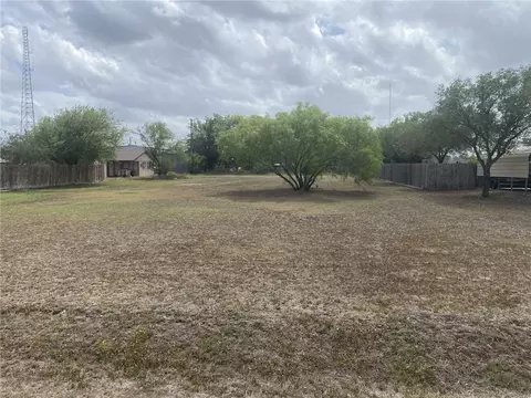 000 Herschap St, Orange Grove, TX 78372