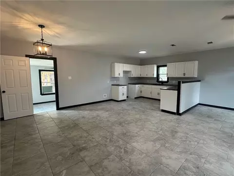 Living - 300 E Le Roy St, Three Rivers, TX 78071 photo 2 of 7