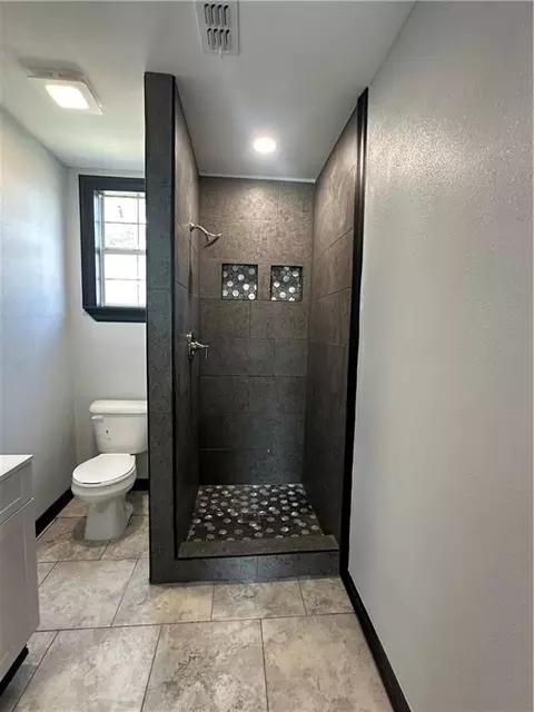 Bath - 300 E Le Roy St, Three Rivers, TX 78071 photo 1 of 1