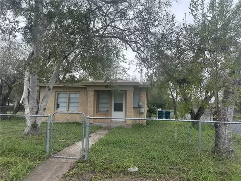 900 W Stamper St, Beeville, TX 78102