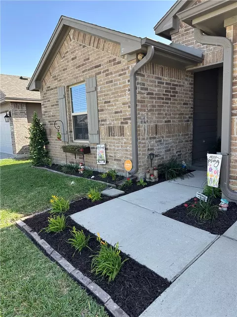 1813 Secretariat Dr, Corpus Christi, TX 78417