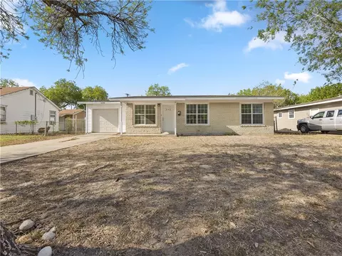 306 Alexander Ave, Kingsville, TX 78363