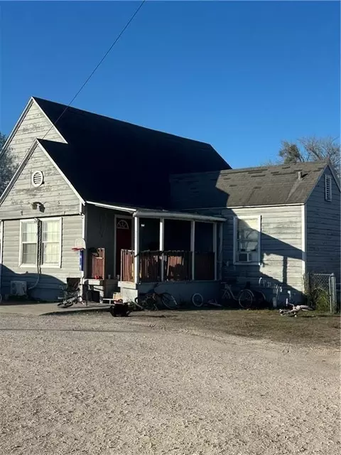 207 Mcgloin St, Three Rivers, TX 78071