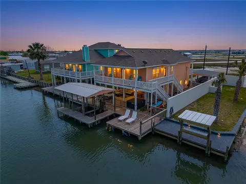 838 Rattlesnake Point Rd, Rockport, TX 78382