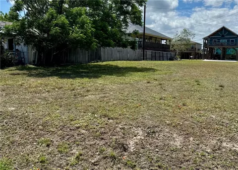 137 Buena Vista Dr, Corpus Christi, TX 78418