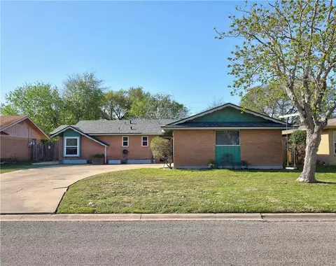 106 Westover Dr, Portland, TX 78374