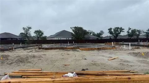 161 Grenada Dr, Rockport, TX 78382