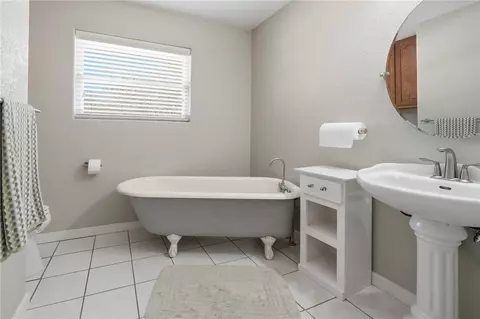 Bath - 1663 Mooney, Ingleside, TX 78362 photo 4 of 4