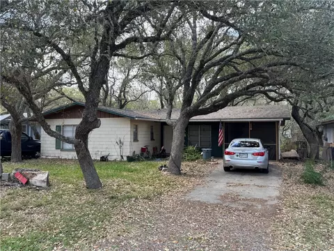 207 Griffith Dr, Rockport, TX 78382