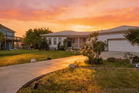 112 Ball St, Rockport, TX 78382