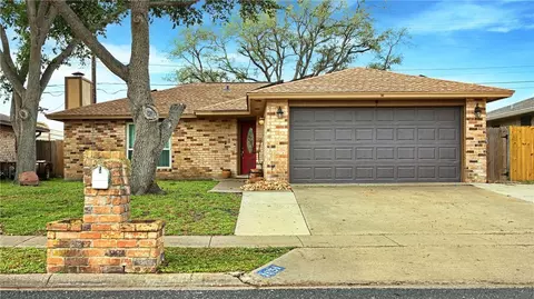 6725 Meadowbreeze Pkwy, Corpus Christi, TX 78414