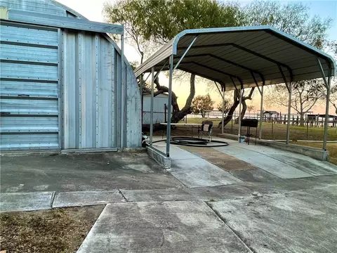 Exterior - 335 Stephens Loop, Lake City, TX 78368 photo 2 of 8