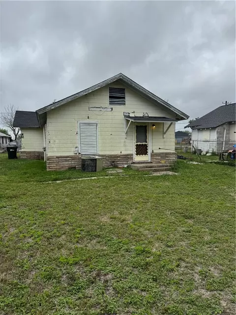 406 Mathis St, Taft, TX 78390 photo 3