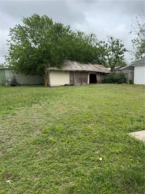 406 Mathis St, Taft, TX 78390 photo 5