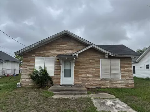 406 Mathis St, Taft, TX 78390