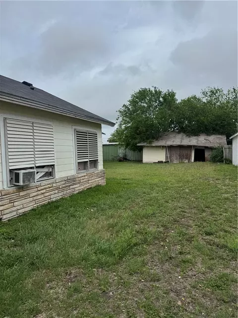 406 Mathis St, Taft, TX 78390 photo 4