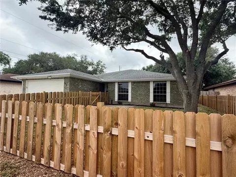 749 Alhambra Dr, Corpus Christi, TX 78418