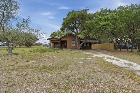 944 S Lamont St, Aransas Pass, TX 78336