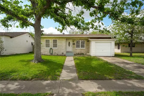 804 Edwards St, Sinton, TX 78387