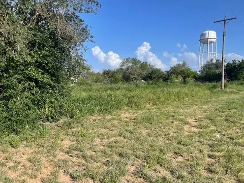 301 E Harald St, Hebbronville, TX 78361