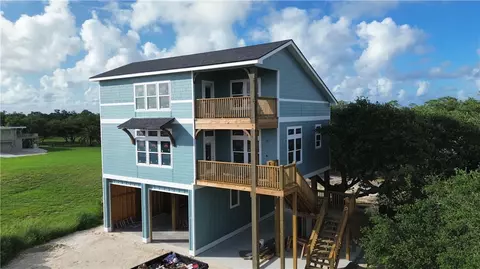 147 Front St, Rockport, TX 78382