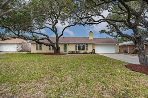 1202 S Paisano St, Rockport, TX 78382