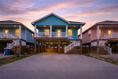 111 Redfish Ln, Port Aransas, TX 78373
