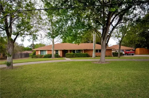 608 F, Floresville, TX 78114