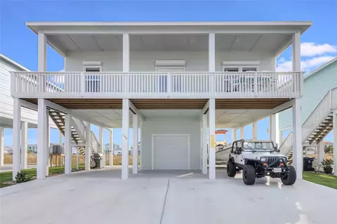 199 Paradise Dr, Rockport, TX 78382