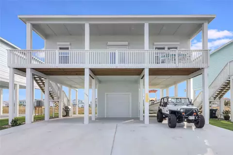 199 Paradise Dr, Rockport, TX 78382