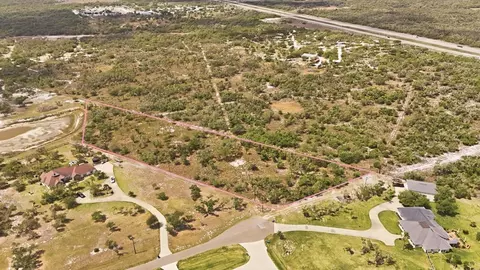 61 W Wildwood Dr, Rockport, TX 78382