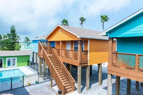 403 S 10th St #2, Port Aransas, TX 78373
