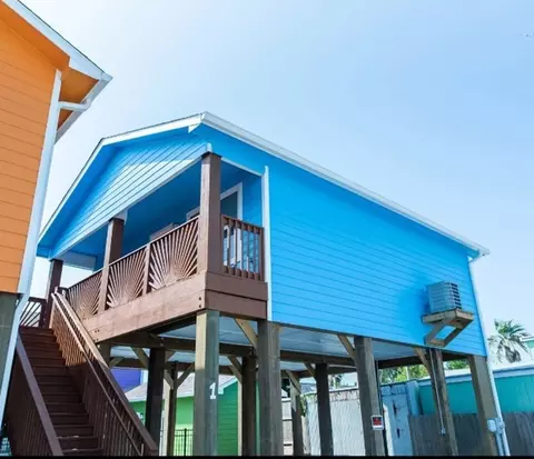 403 S 10th St #1, Port Aransas, TX 78373