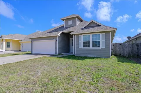 125 Shadow Moss, Rockport, TX 78382