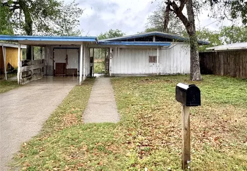 718 E Copano St, Mathis, TX 78368