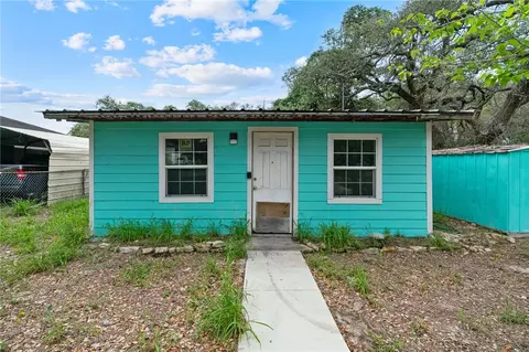 921 N Terry St, Rockport, TX 78382