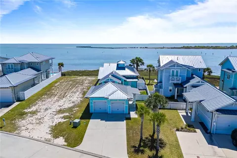 276 Reserve Ln, Rockport, TX 78382