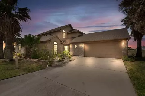 1022 Cape Velero Dr, Rockport, TX 78382