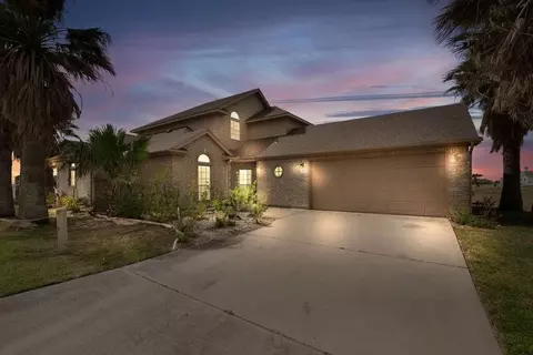 1022 Cape Velero Dr, Rockport, TX 78382