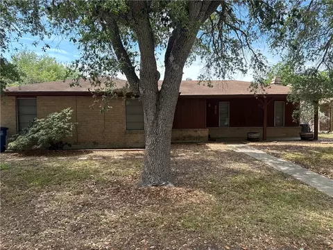 1913 Dolphin Dr, Portland, TX 78374