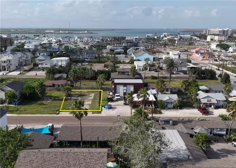 124 W Brundrett, Port Aransas, TX 78373
