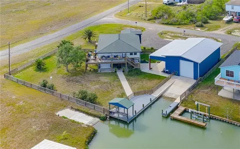 101 Quail Dr, Rockport, TX 78382