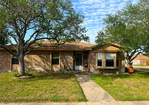 601 Seco Dr, Portland, TX 78374