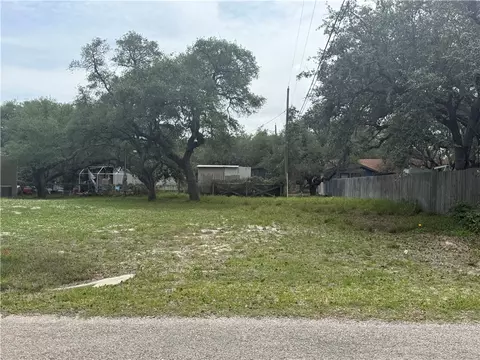 2007 Mallard Dr, Rockport, TX 78382